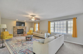 Pocono retreat- Lake, Firepit, BBQ, Gameroom, Ski home